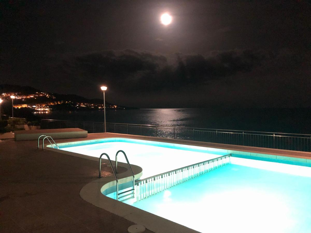Magnifique Appartement En Front De Mer, Caneylles Rosas Exteriör bild