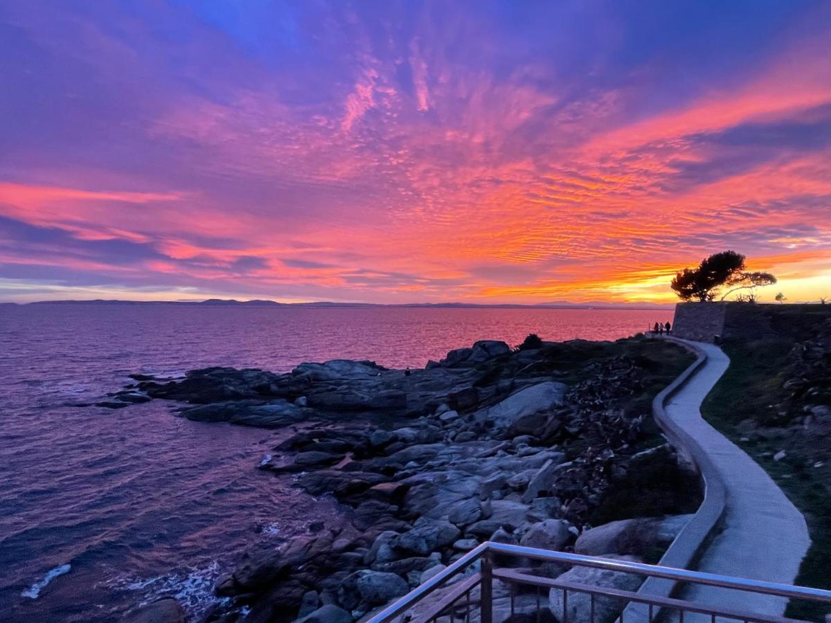 Magnifique Appartement En Front De Mer, Caneylles Rosas Exteriör bild