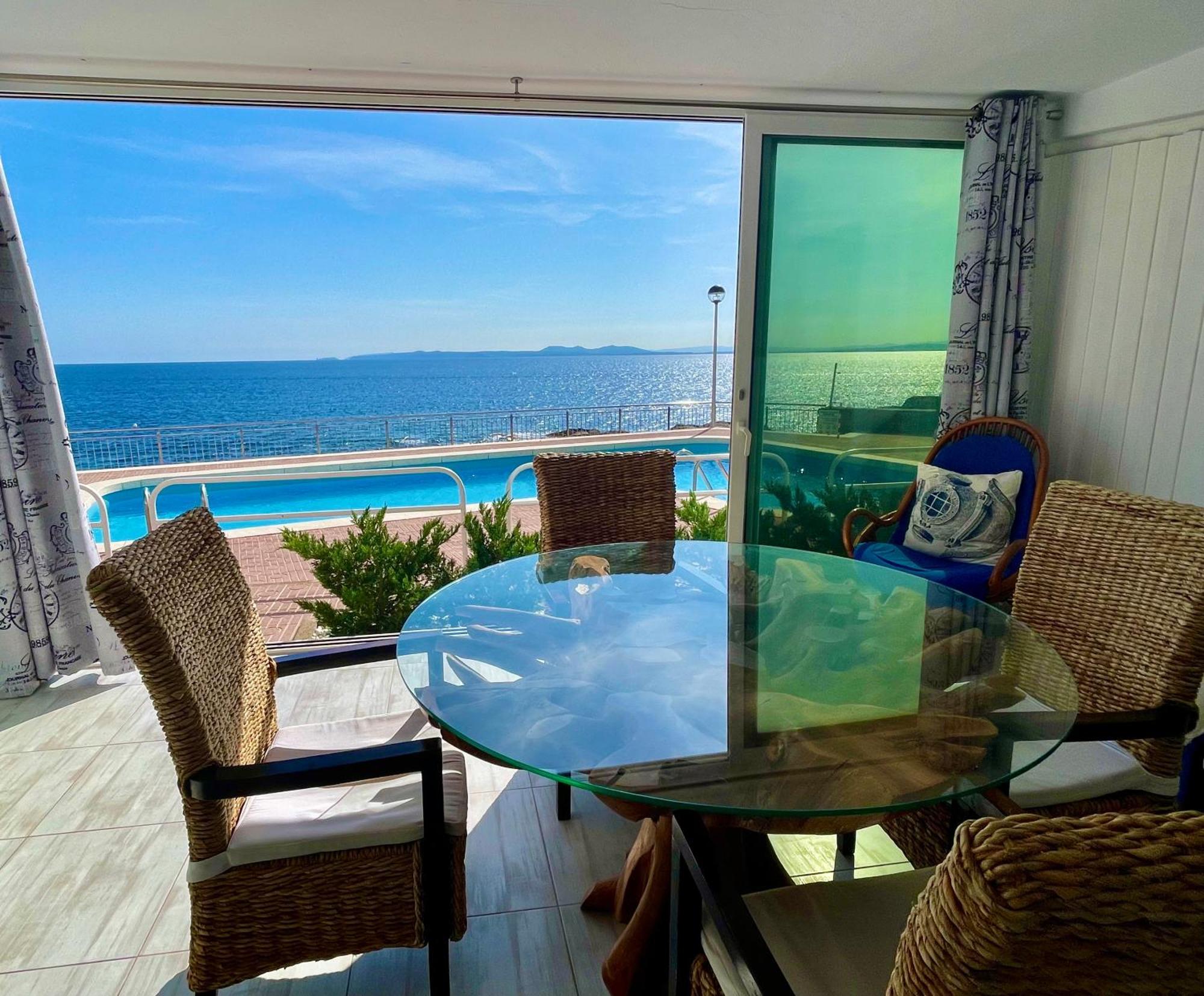 Magnifique Appartement En Front De Mer, Caneylles Rosas Exteriör bild