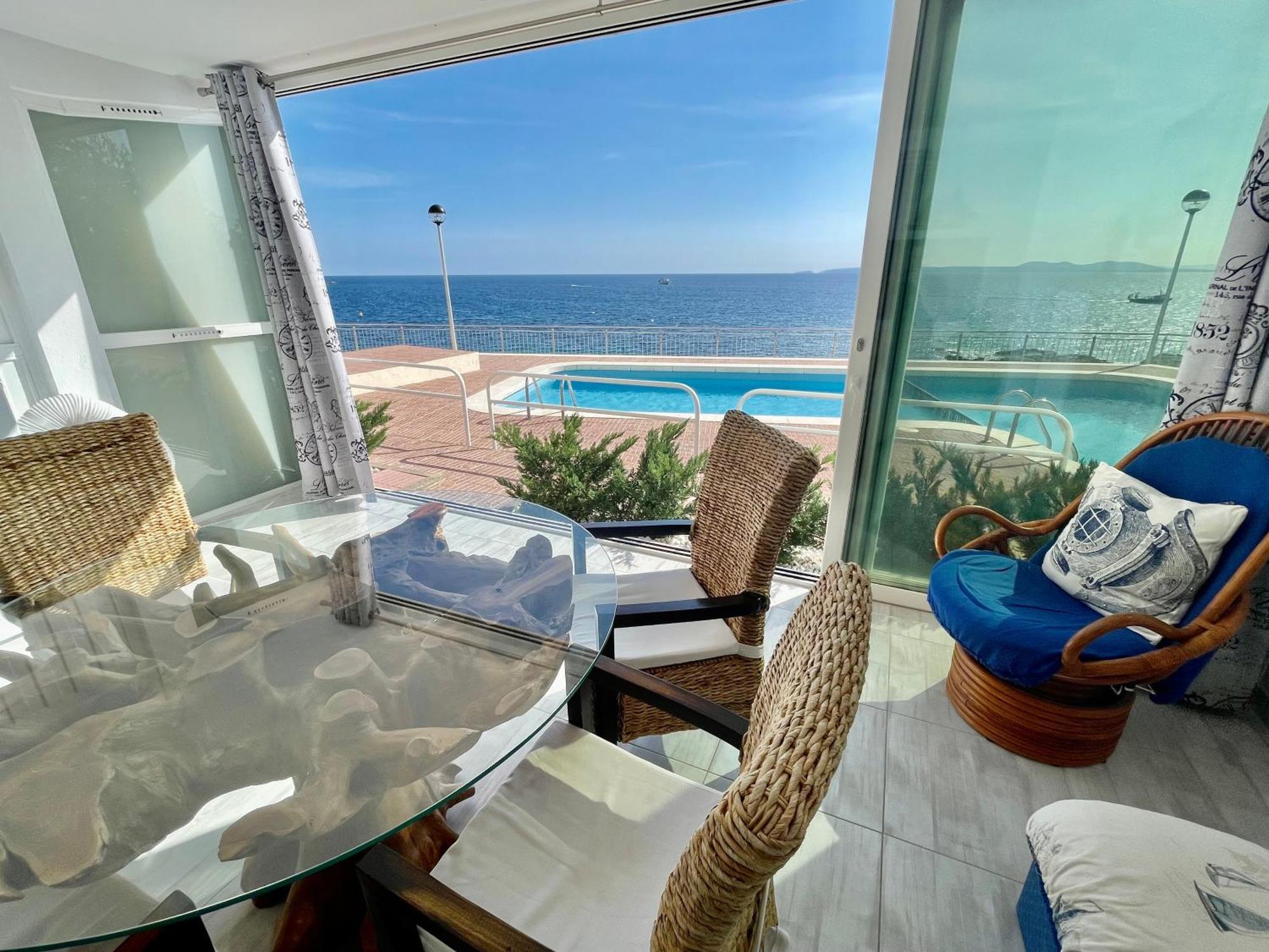 Magnifique Appartement En Front De Mer, Caneylles Rosas Exteriör bild